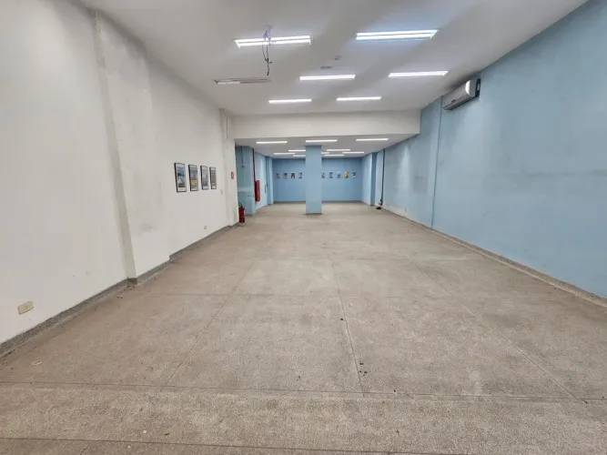 Espaço comercial triplex com 805,62 m² de área total construída no coração de São Paulo