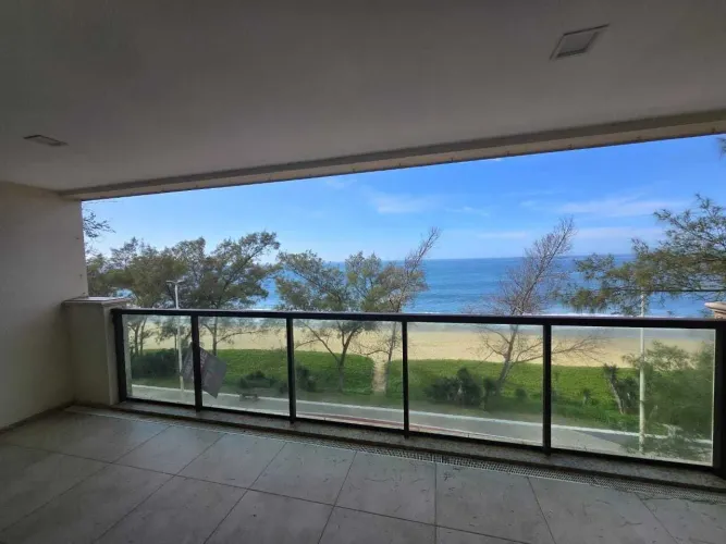 Condomínio do Edifício Residencial Port Grimaud - Apartamento frente mar com varanda para