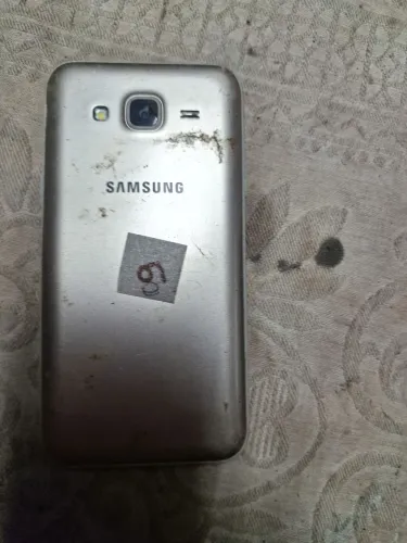 celular samsung capa dourada .nao sei o defeito nem o modelo. retirada de peças 