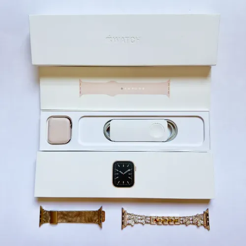 Apple Watch Series 6, 44mm, 3 pulseiras