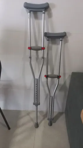 Par de muletas.