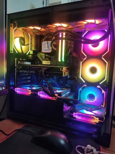 Vendo computador gamer pra roda até 4k.