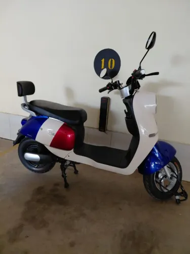 Moto/Scooter Elétrica Magia Venezia Seminova 1000w/72v (Autopropelido/sem placa)