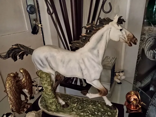 Peça decoração cavalo resina