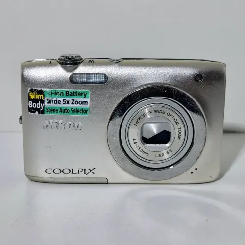 Câmera Digital Nikon Coolpix S2600 14MP 5x Prata + Acessórios
