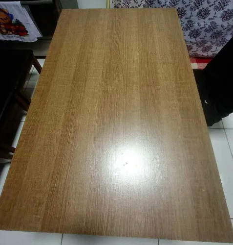 Mesa com 3 cadeiras 