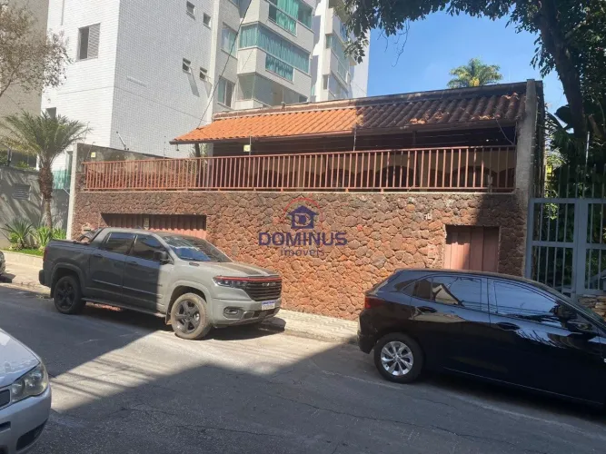 CASA PRÓXIMO RUA GRÃO MOGOL EXCELENTE LOCALIZAÇÃO