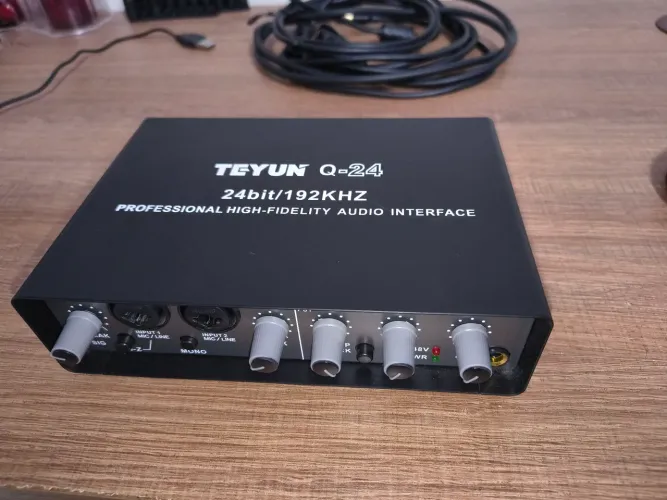 Interface de áudio Teyun Q24 + Fifine K669D Microfone Dinâmico