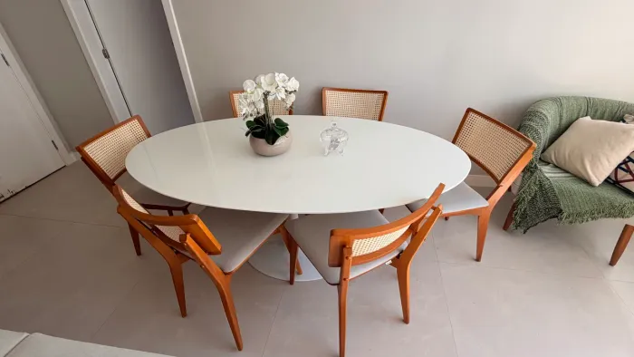 Mesa de nanoglass com cadeiras tokstock