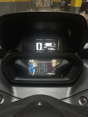Xmax 250 2024/25, 4500km único dono , cor preta