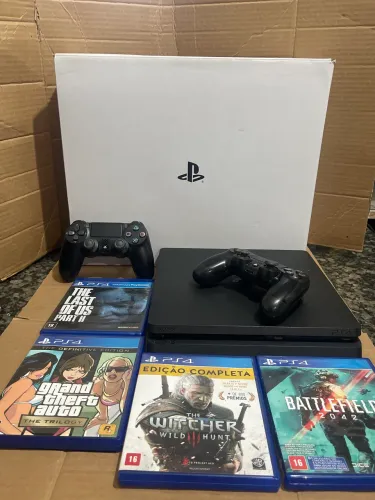 PlayStation 4 Slim usado com 2 controles e 4 jogos