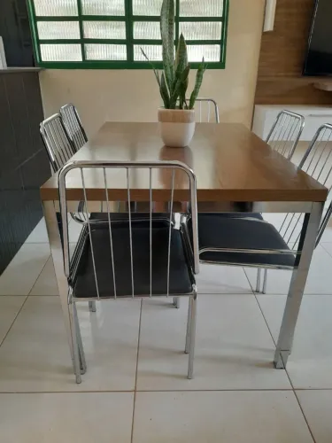 Mesa de jantar com 6 cadeiras