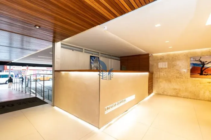 Sala Comercial com Vista para a Rua XV de Novembro | Centro de Curitiba