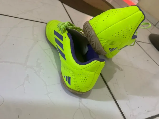 Chuteira adidas deportivo semi nova