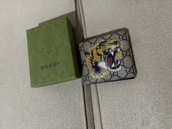 Carteira Gucci Tiger GG Supreme - Usada com caixa original
