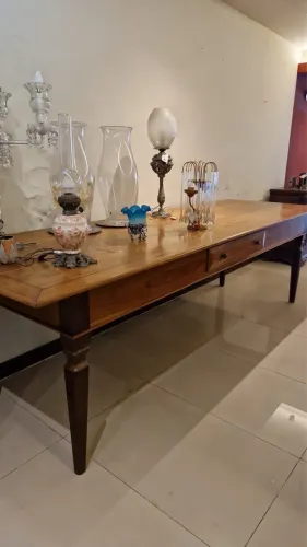 MESA DE FAZENDA EM IMBUIA, COM UMA GAVETA FRONTAL