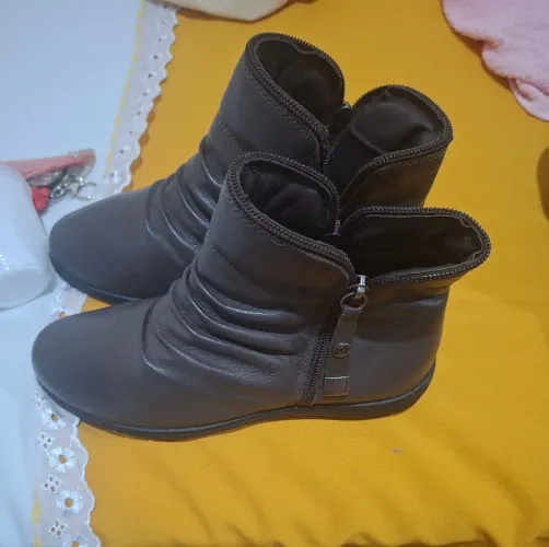 Bota feminina de couro 