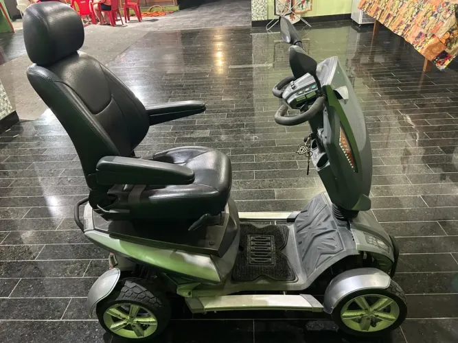 Quadriciclo scooter 700W 