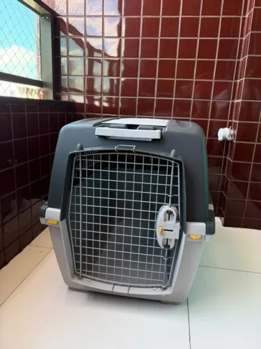 Caixa de Transporte Chalesco Gulliver Cinza Com Rodinhas para Cães e Gatos - tamanho 50