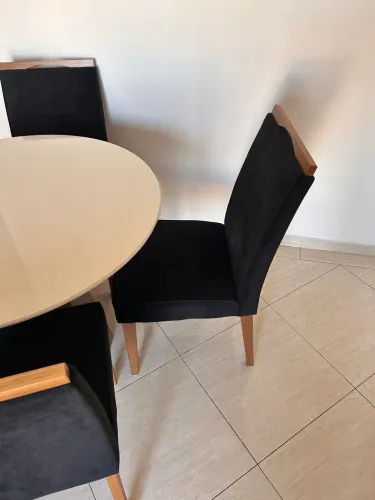Mesa de jantar 4 cadeiras 