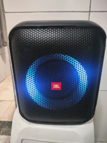 Caixa se som Jbl essencial