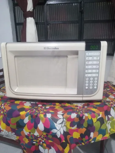 Microondas Eletrolux de 31 litros de 110,V