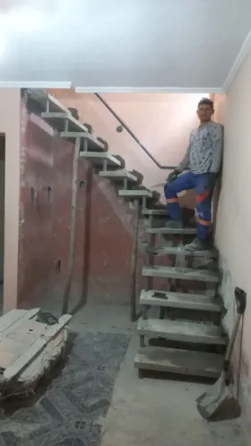 escada em pré-moldado flutuante