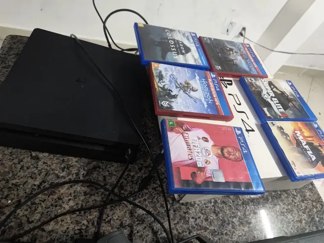 Ps4 1 terra completo,  7 jogos sendo 6 mídia física e um no console mortal combat,  novo !