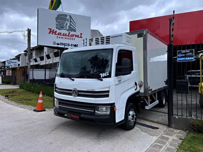 6-160 COM BAÚ REFRIGERADO -10 THERMOSTAR