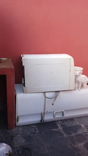 Geladeira e máquina de lavar para descarte