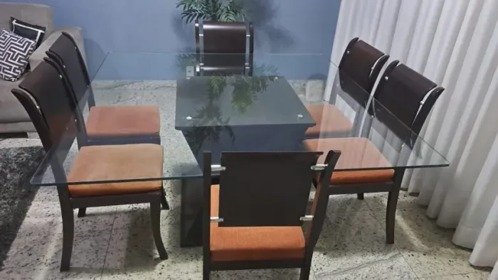 Mesa de jantar e sofa