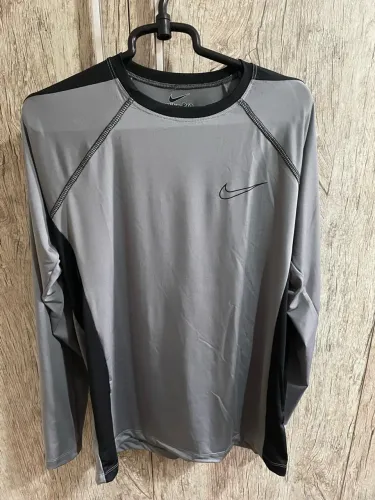 camisa segunda pele nike pro dri-fit cinza gg