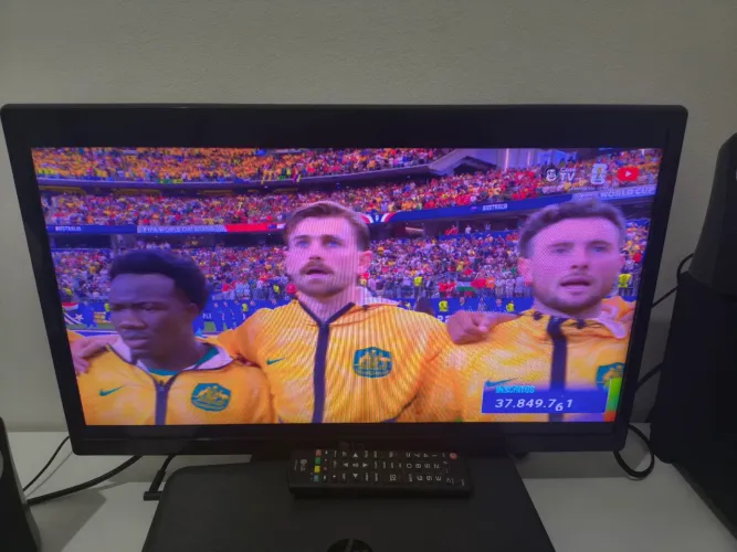 TV LG 24" com controle remoto 
