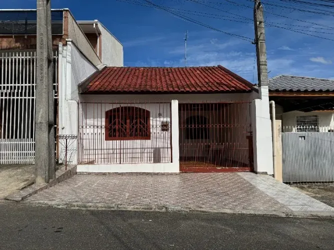 Casa em Alto Boqueirão,2 Quartos,2 salas,cozinha,WC, garagem e Churrasqueira