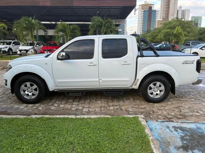 Nissan Frontier Platinum CD 4X4 2.5 TB Diesel 2014