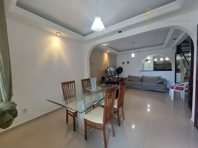 Exclusividade e Espaço em Armação: Village Triplex 100% Nascente com 4 Suítes e Varandas n