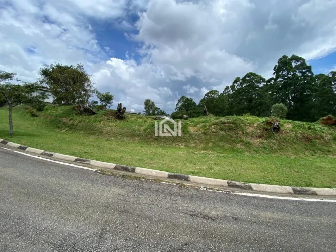 Terreno de esquina à venda no condomínio Paysage Brise.