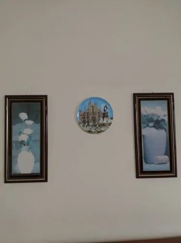 Conjunto 2 quadros e prato decorado
