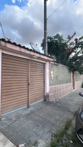 Alugo Casa | 3 Qts, 3 WCs + 1 WC Serviço.