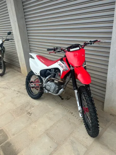 Crf 230 nova de mais 
