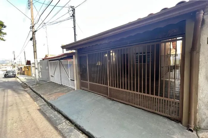 CASA NA VILA MUNICIPAL COM EDICULA PARA LOCAÇÃO