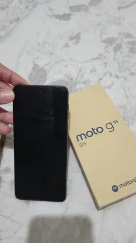 Celular semi novo, apenas com uma pequena varia na tela