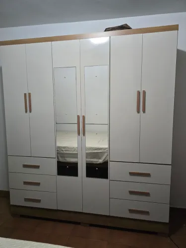 Guarda roupa 6 portas