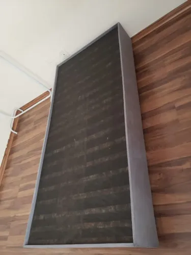Vende-se box solteiro muito novo, pouquíssimo tempo de uso