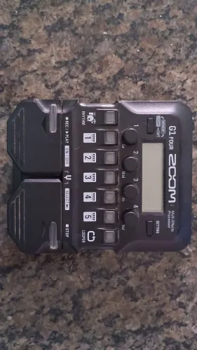 Pedaleira Zoom G1 four