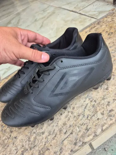 Chuteira umbro campo num.40
