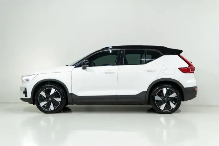 Volvo XC40 Recharge Plus (elétrico) 2024