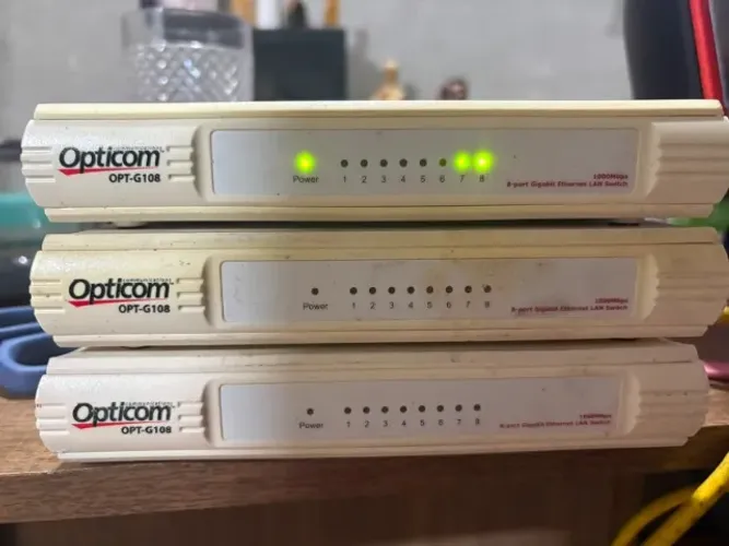 Switch Opticom OPT-G108 8 Portas Gigabit Ethernet 1000Mbps - Usado Funcionando