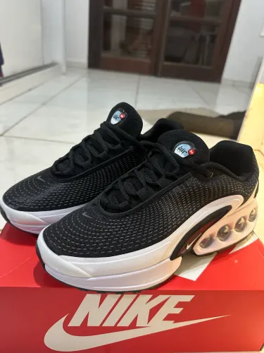 Tênis Nike dn
