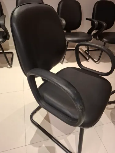 CADEIRAS DE ESCRITÓRIO COM BASE FIXA